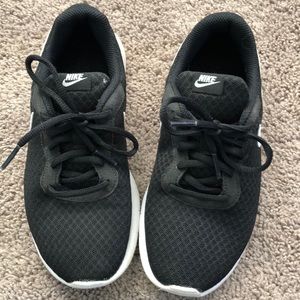 Girls size 3Y Nike sneakers.